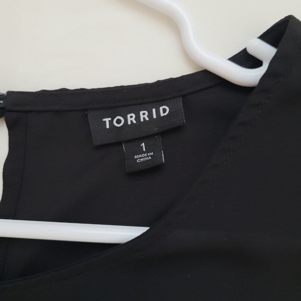 Torrid Women's Shear Black Flutter Short Sleeve Blouse Size 1 - Picture 3 of 10